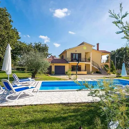 Petra Apartament Kirmenjak