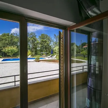 Petra Apartament Kirmenjak