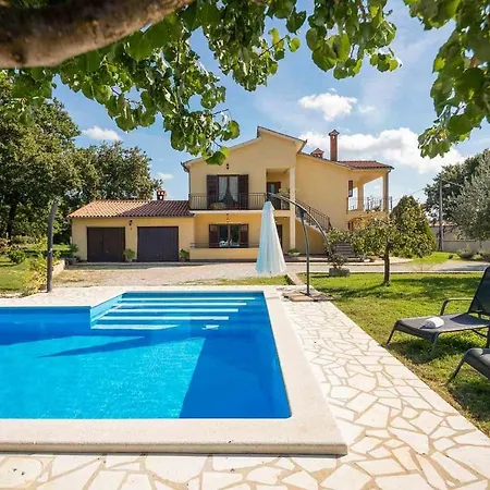 Petra Apartament *