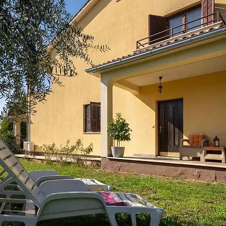 Petra Apartment *